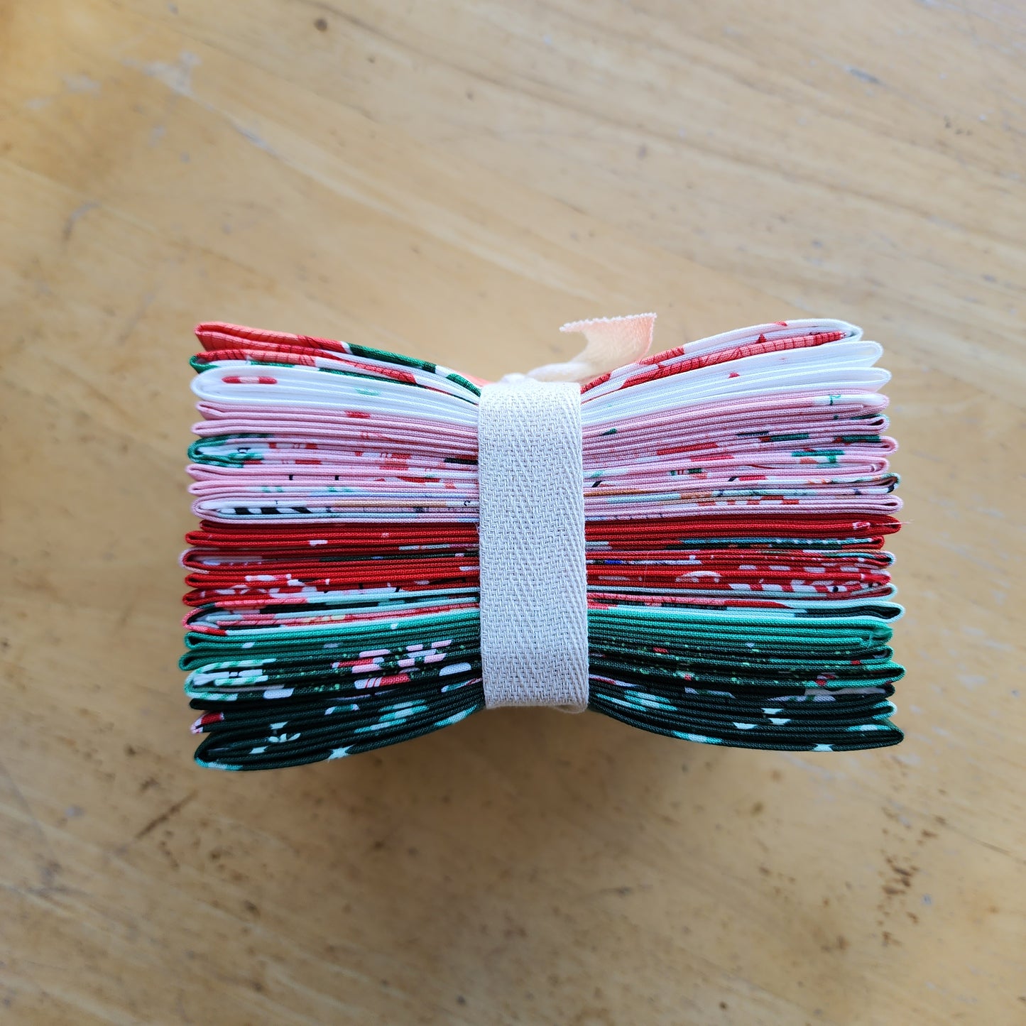 Tiny Christmas Fat Quarter Stack | 14 FQ