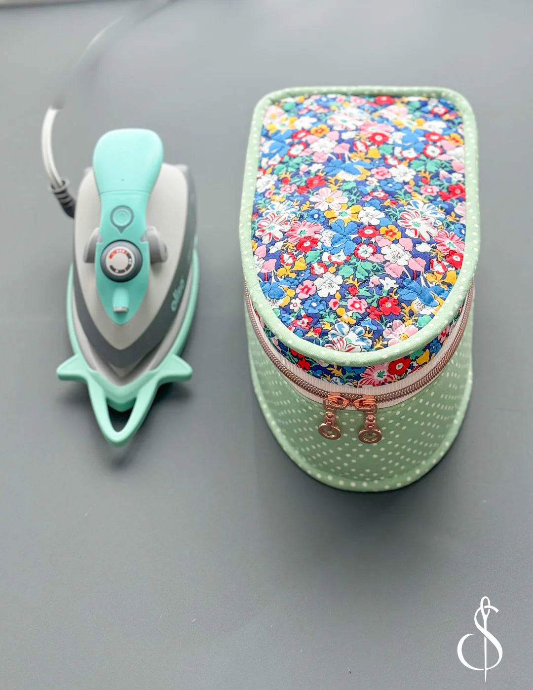Class | Travel Case for Mini Iron by Sewing Illustration