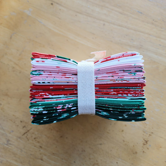Tiny Christmas Fat Quarter Stack | 14 FQ
